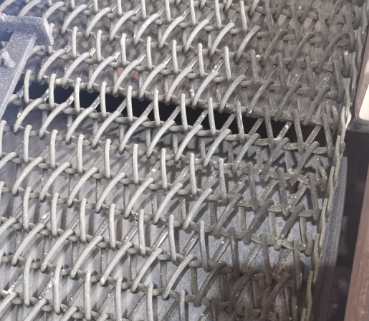 亚飞金属网带配套西科沃克钎焊炉运用